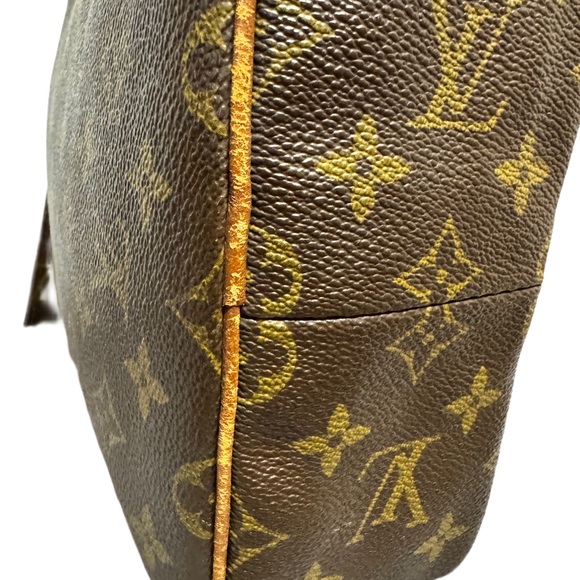 LOUIS VUITTON Marceau Messenger Crossbody - Picture 4 of 16